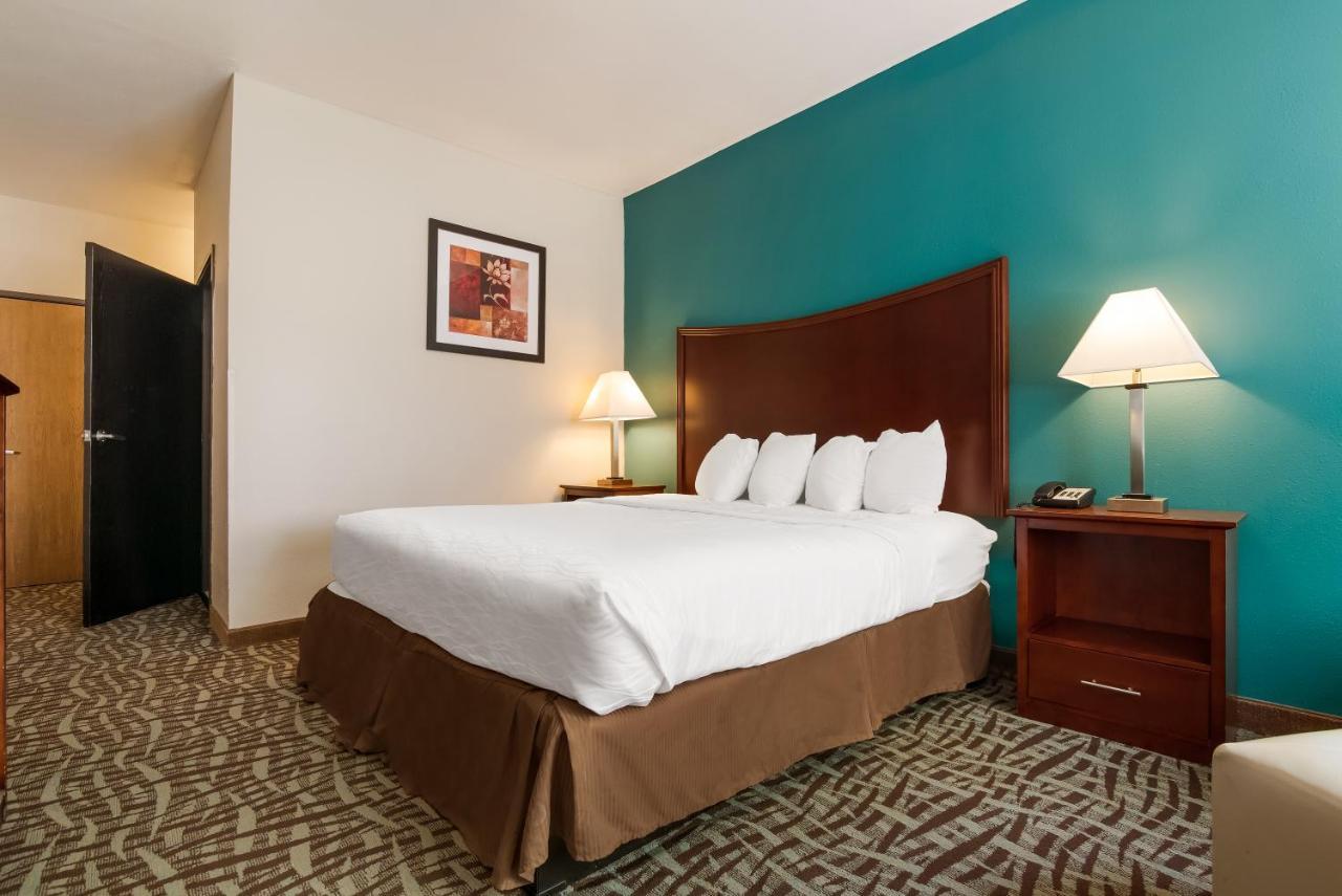 Surestay Plus Hotel By Best Western Topeka Exterior photo