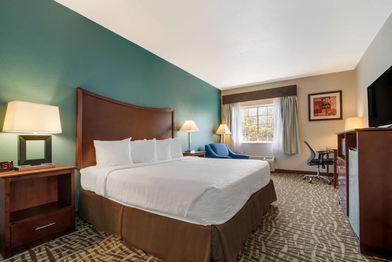 Surestay Plus Hotel By Best Western Topeka Exterior photo